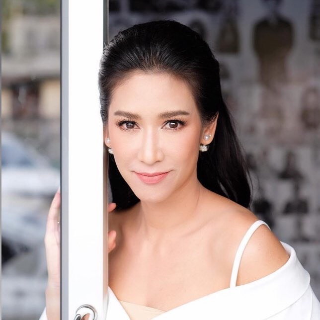 “ป๊อก ปิยธิดา” เป๊ะไม่เปลี่ยน เทียบภาพ 25 ปีก่อน กับ ปัจจุบัน หน้าเด็กโกงอายุ
