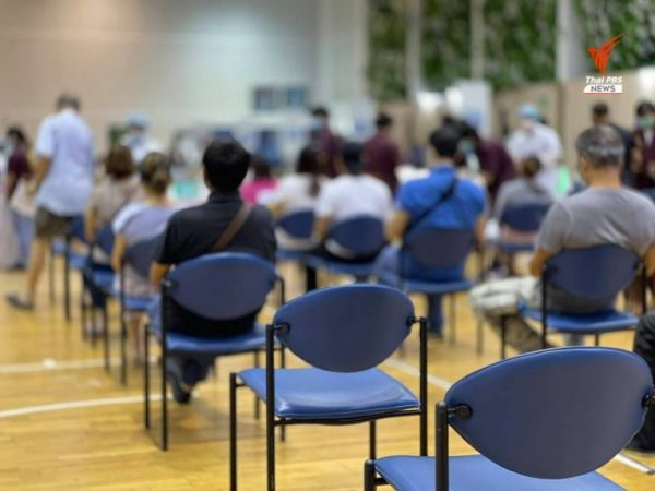 306,580 COVID-19 vaccine doses administered on first day of mass vaccination