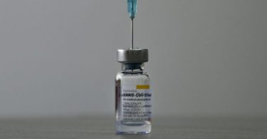 Senior Thai lung expert defends Sinovac vaccine against “biased” criticism