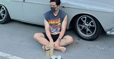 “เชน ณัฐวัฒน์” อยากจะพูดว่า ออกไป! โพสต์ภาพนั่งขอทานหน้าร้าน วันนี้สู้ไม่ไหวแล้วจริงๆ