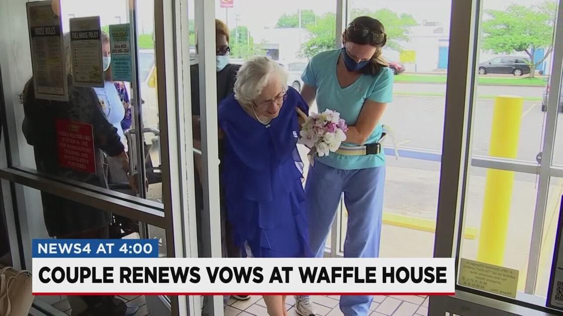 Couple share special moment renewing wedding vows at Waffle House | News