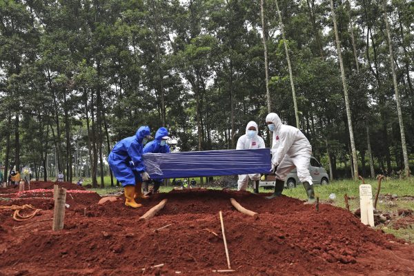 Indonesia reports over 54,000 virus cases Wednesday, becomes Asian hotspot