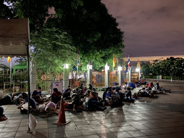 People camp out overnight to get free COVID-19 testing at Bangkok temple