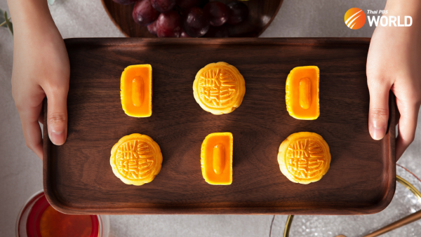 Fancy mooncakes up for grabs on e-platforms