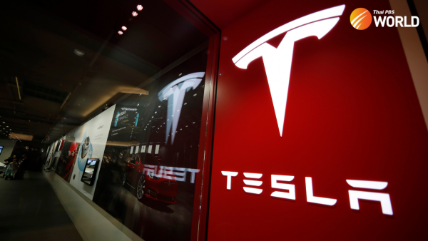 Tesla on part-automated drive system slams into police car