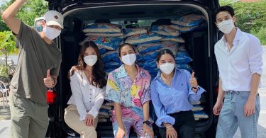 “หมาก-บัว” แท็กทีม “พรีม-ไบร์ท” ส่งต่อ “ข้าวสารอุ่นรัก” ให้ 3 ชุมชน สู้วิกฤตโควิด