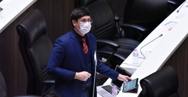 โรม สะท้อนใจกรณี ผู้กำกับโจ้ เผยครึ่งปีตีแผ่ “ตั๋วช้าง” ไร้ความเปลี่ยนแปลง