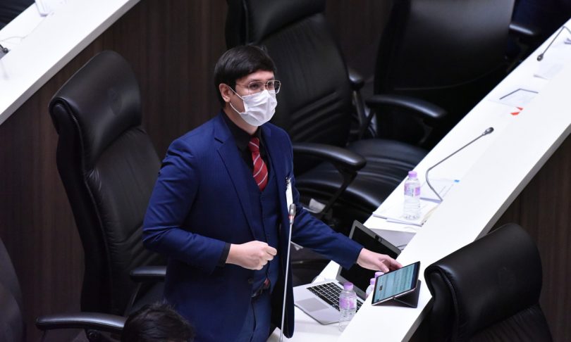 โรม สะท้อนใจกรณี ผู้กำกับโจ้ เผยครึ่งปีตีแผ่ “ตั๋วช้าง” ไร้ความเปลี่ยนแปลง
