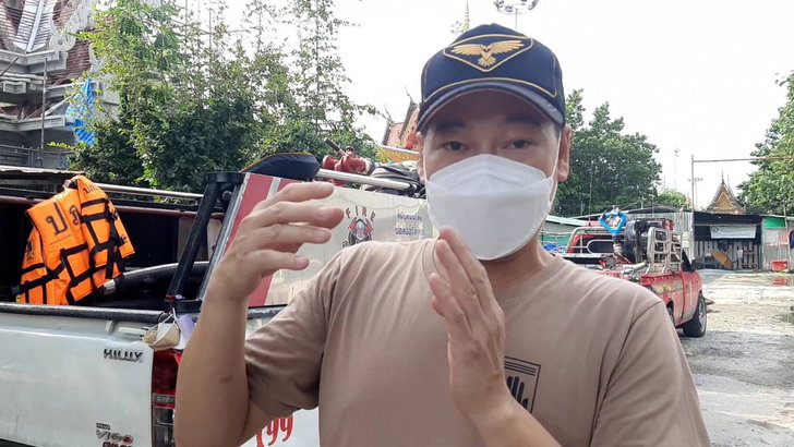 ฝันดี-ฝันเด่น ช่วยน้ำท่วมโบราณสถานวัดกิ่งแก้ว สูง 1 เมตร สูบตั้งนานน้ำไม่ลด คนไม่พอ