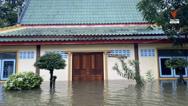Flood woes caused by dam overflow in Suphan Buri province