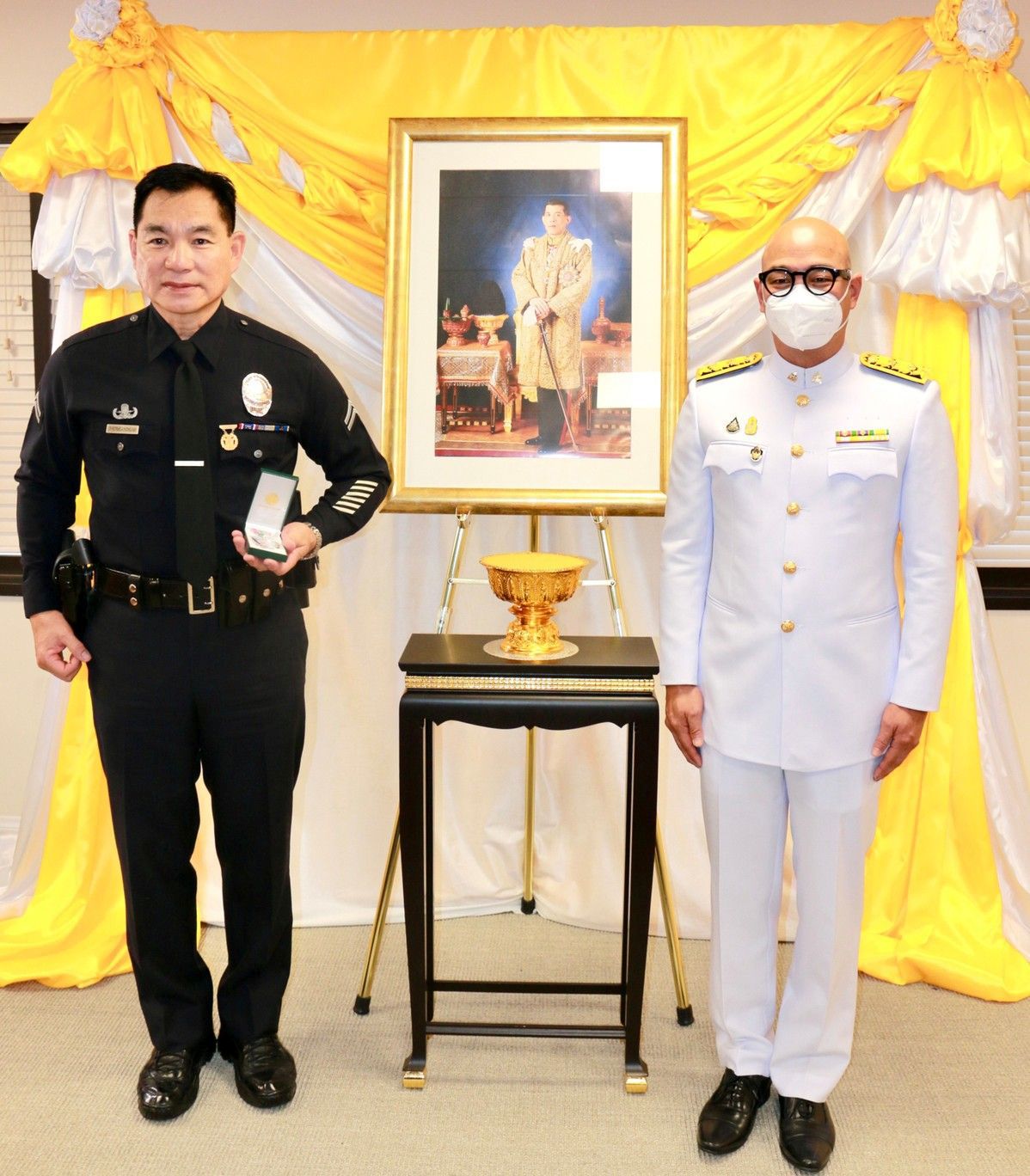 พิธีรับพระราชทานเครื่องราชอิสริยาภรณ์อันเป็นที่สรรเสริญยิ่งดิเรกคุณาภรณ์ ให้แก่ชาวต่างประเทศและบุคคลไทยที่มีถิ่นพำานักในต่างประเทศ ประจำาปี 2564